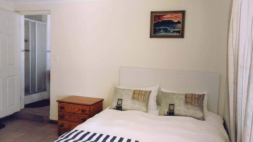 12 Greenpoint Guesthouse Cape Town Exterior photo